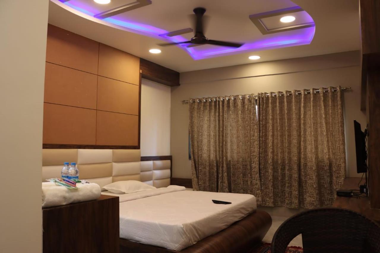 Pawan Executive Tuljapur Buitenkant foto