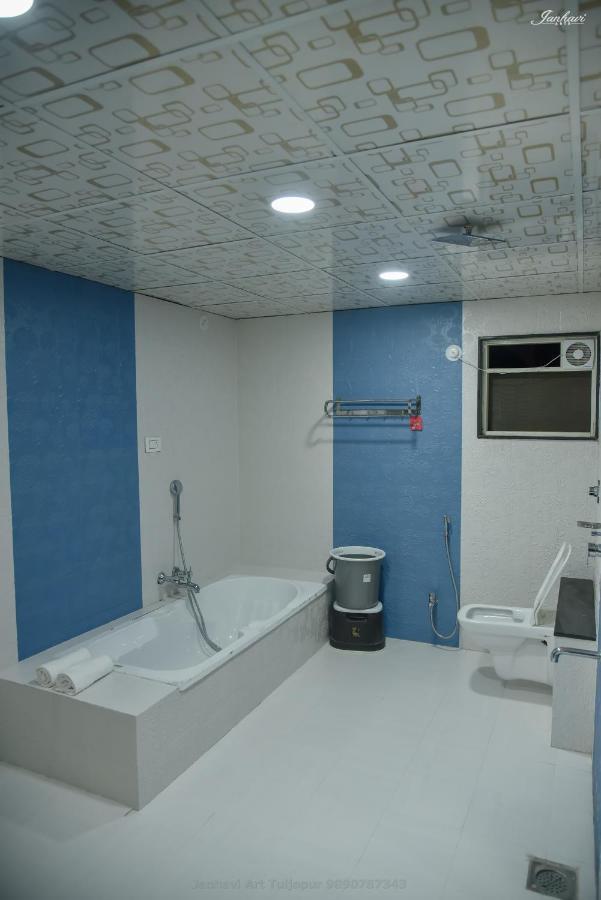 Pawan Executive Tuljapur Buitenkant foto