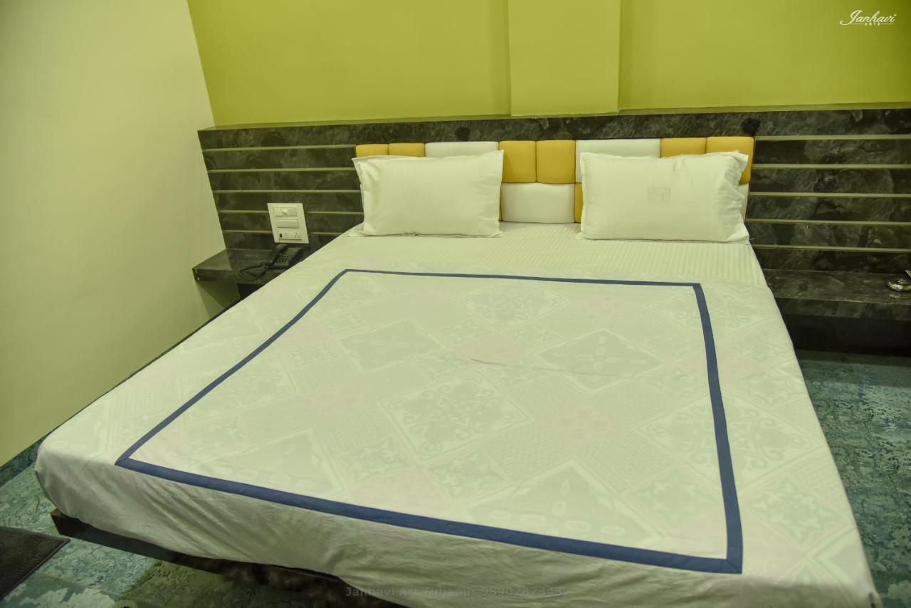 Pawan Executive Tuljapur Buitenkant foto