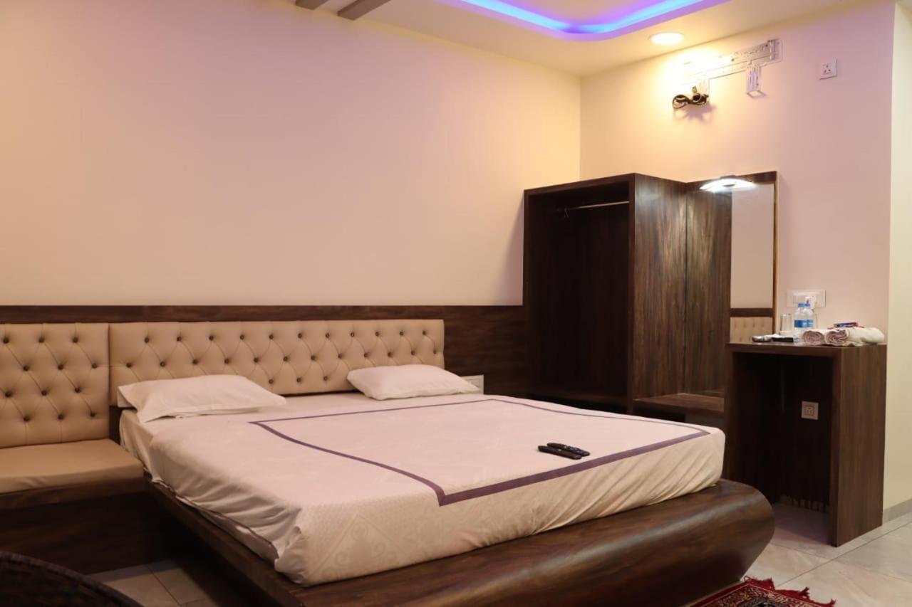Pawan Executive Tuljapur Buitenkant foto