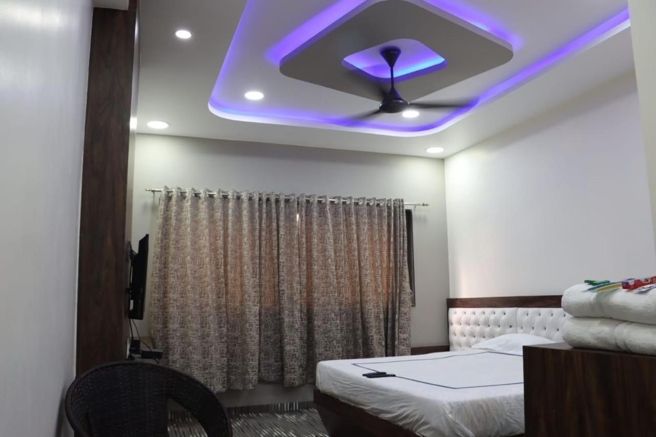 Pawan Executive Tuljapur Buitenkant foto