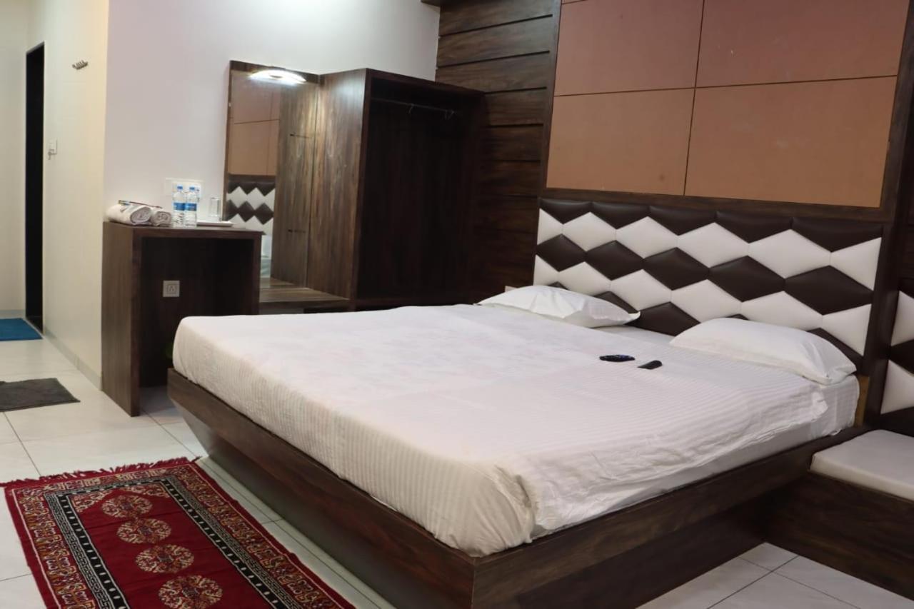 Pawan Executive Tuljapur Buitenkant foto