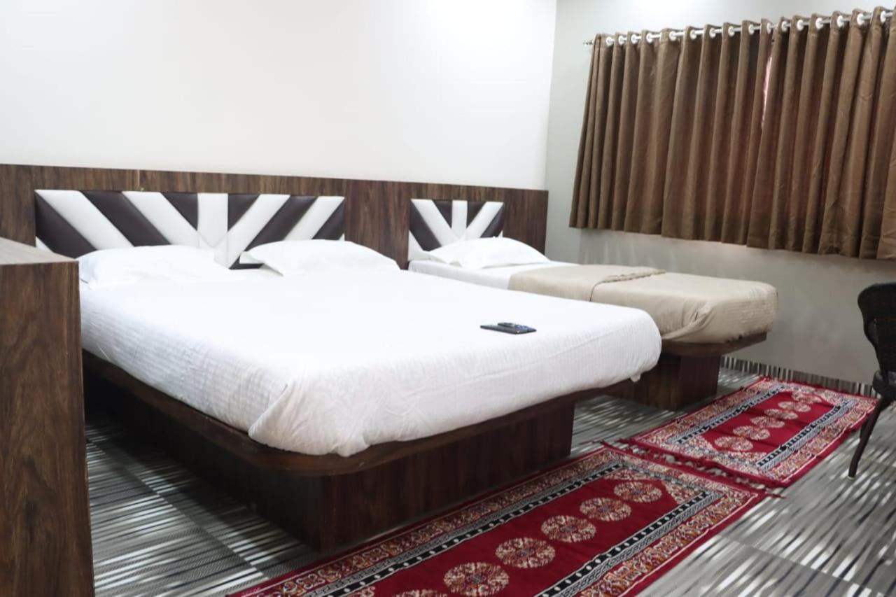 Pawan Executive Tuljapur Buitenkant foto