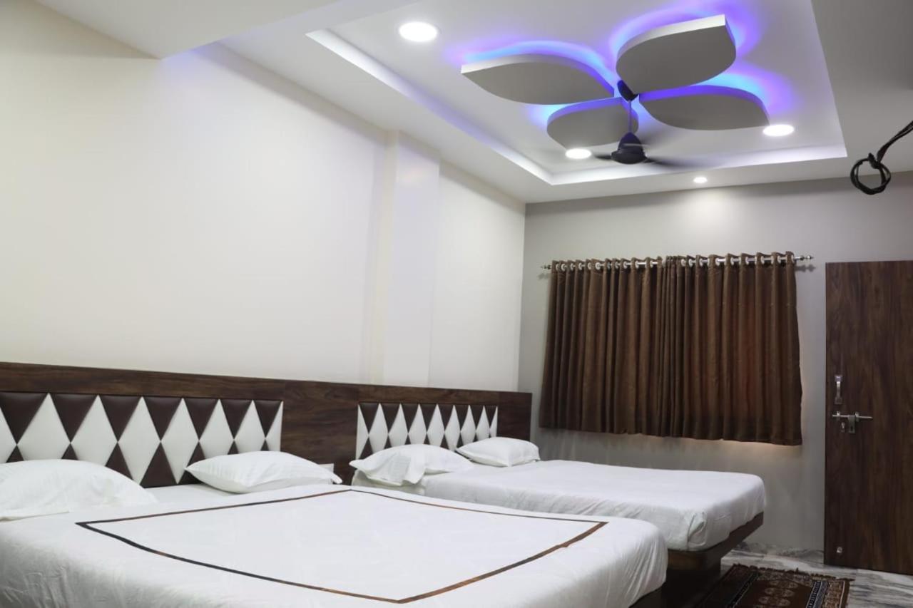 Pawan Executive Tuljapur Buitenkant foto