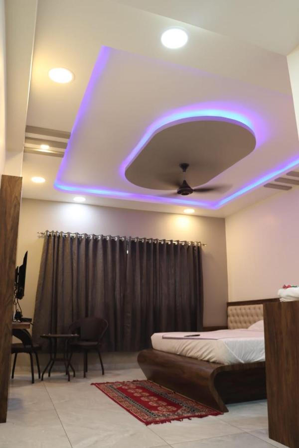 Pawan Executive Tuljapur Buitenkant foto