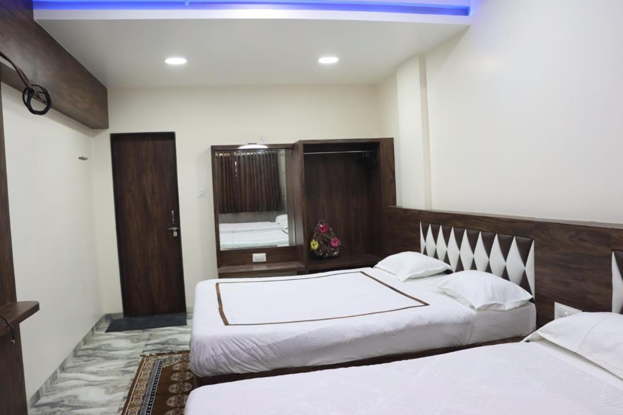 Pawan Executive Tuljapur Buitenkant foto