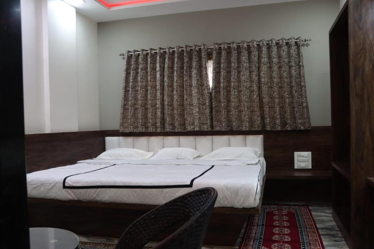 Pawan Executive Tuljapur Buitenkant foto