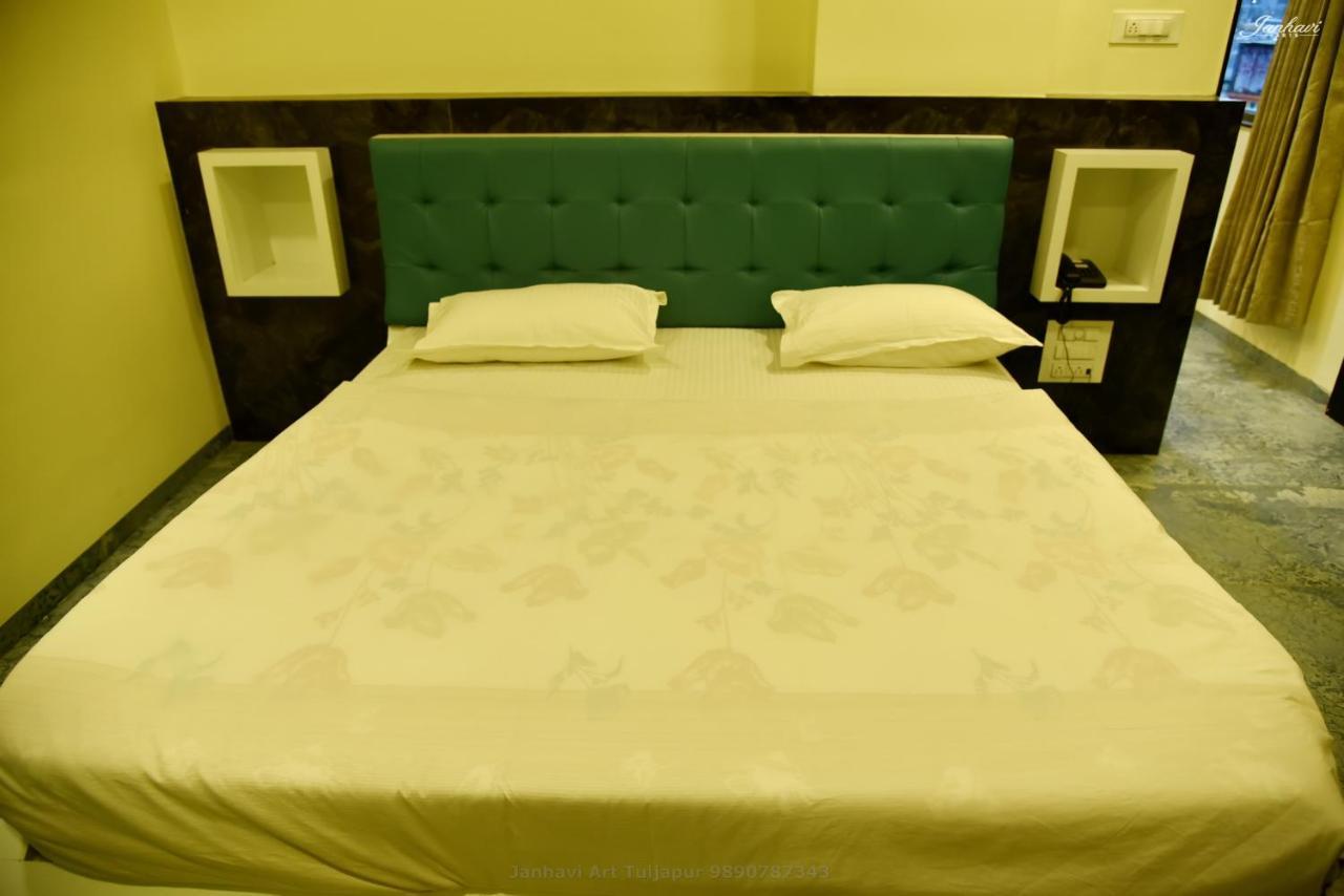 Pawan Executive Tuljapur Buitenkant foto