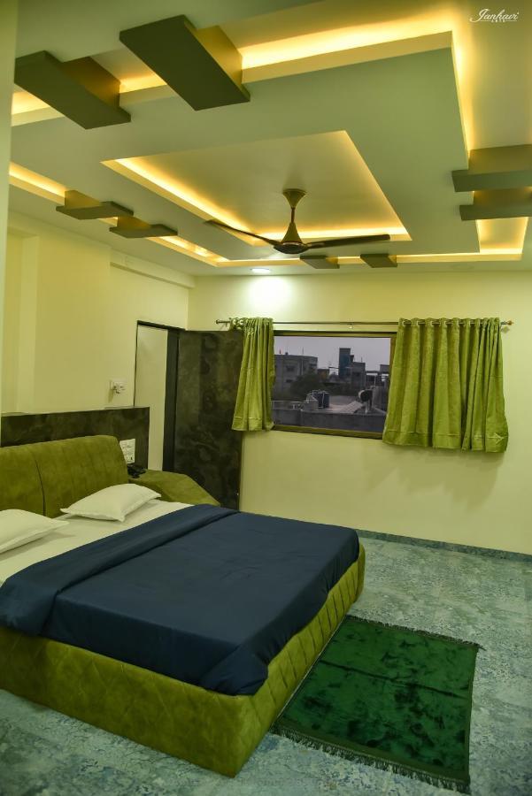 Pawan Executive Tuljapur Buitenkant foto