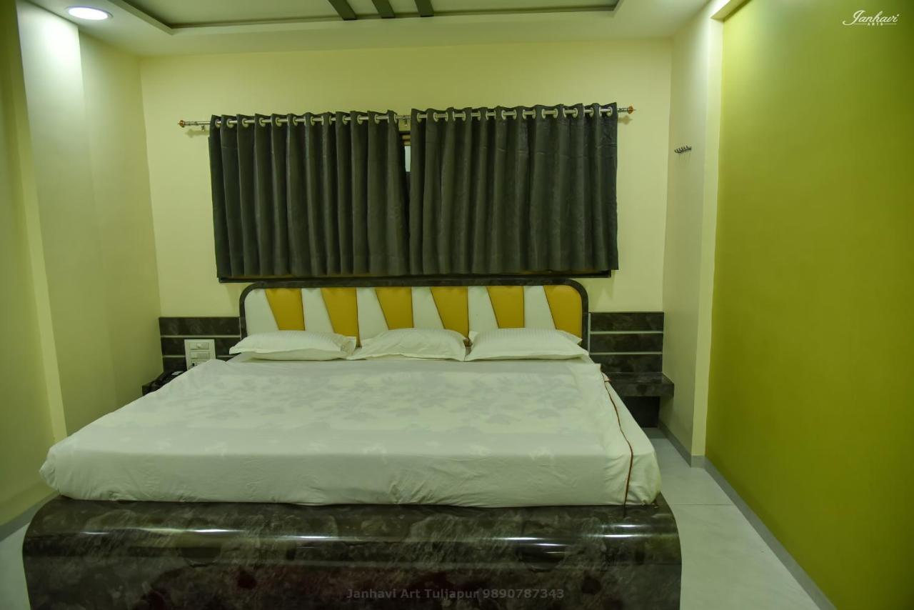 Pawan Executive Tuljapur Buitenkant foto