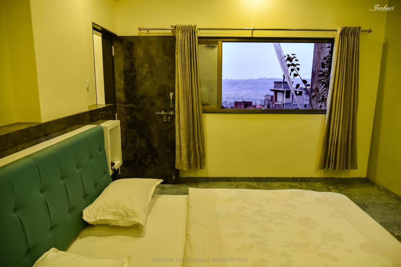 Pawan Executive Tuljapur Buitenkant foto