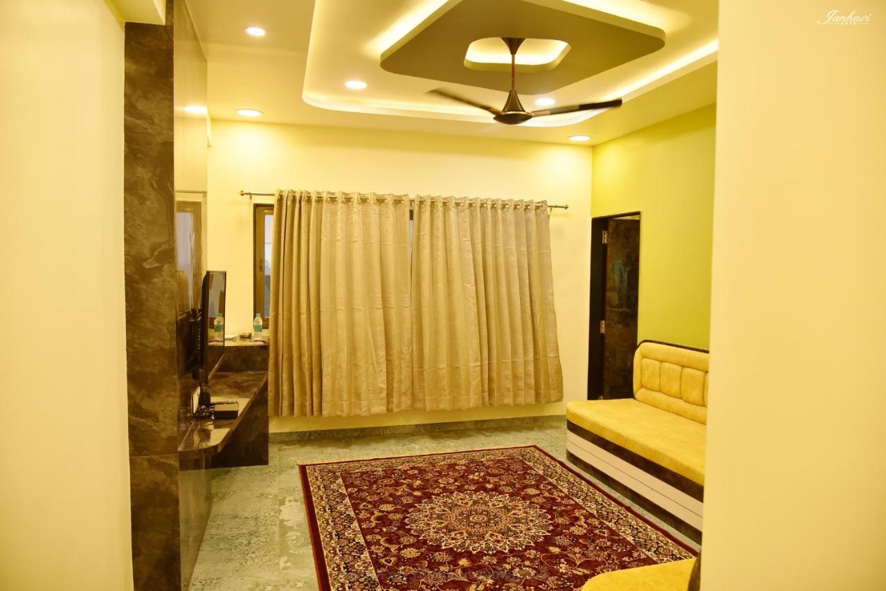 Pawan Executive Tuljapur Buitenkant foto
