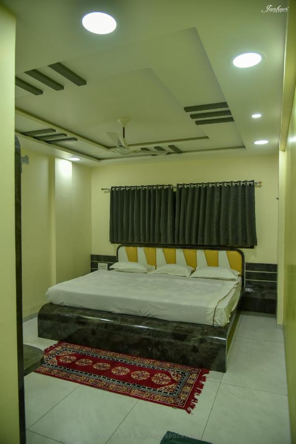 Pawan Executive Tuljapur Buitenkant foto